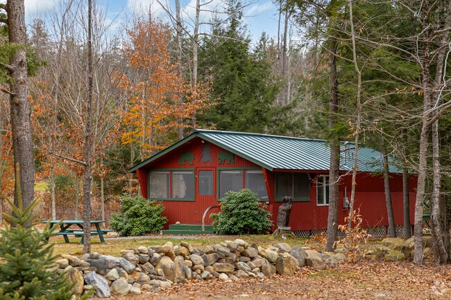 Small cabins in Day near the lake are often only occupied during the summer months.