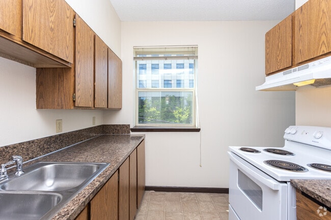 1BR, 1BA - 667SF - Kitchen