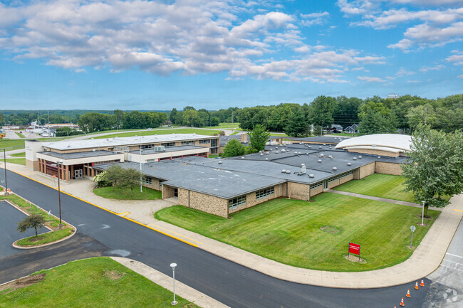 Logansport Junior High School teaches grades 7-8.