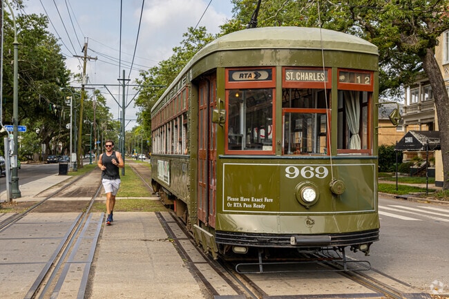 The streetcar lines can be used for exercise in the Garden District.