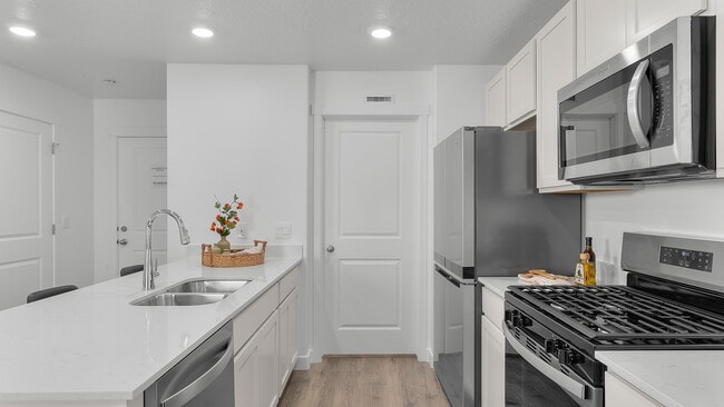 1251 N 325 E unit 175, Harrisville, UT 84404 - photo 4