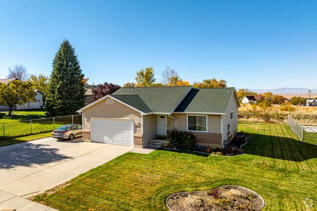 Suburban living meets rural landscapes on Perry’s western edge.