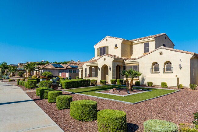 There are a good mix of stucco homes with tile roofs in Litchfield.