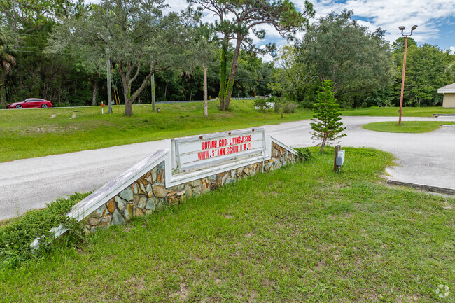 Faith Christian School has a student-teacher ratio of 10 to 1.
