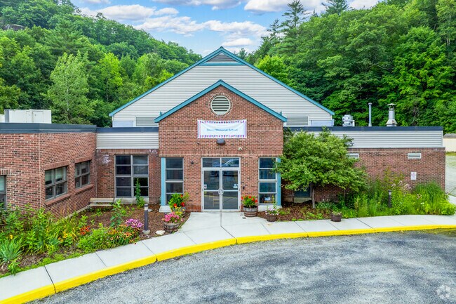 Smilie Memorial Elementary School is a public school in Bolton, VT that serves students PK-4.