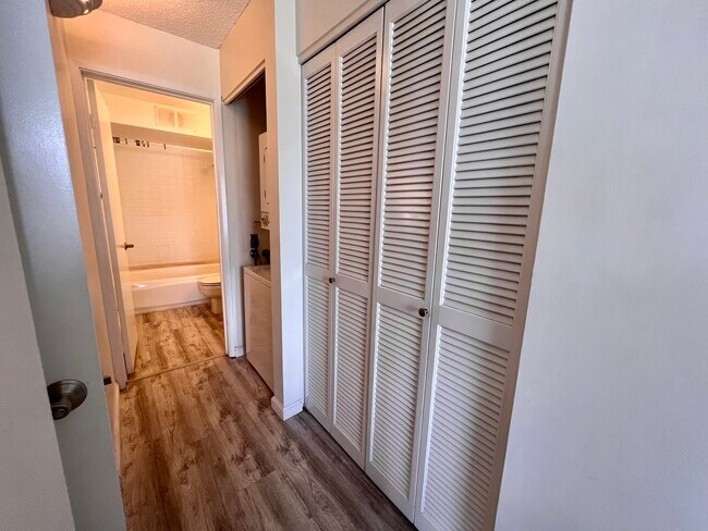 Discovery Bay Center unit 3516, Honolulu, HI 96815 - photo 7