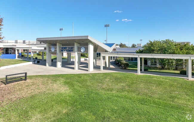 The grand entrance to Henry Clay High School