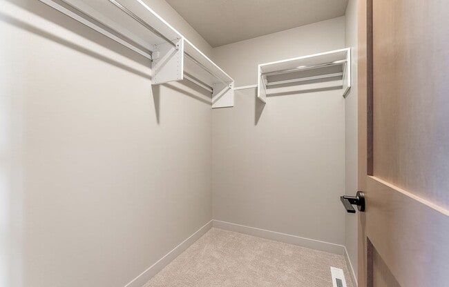 616 N Yankee Ave, Sioux Falls, SD 57110 - photo 4