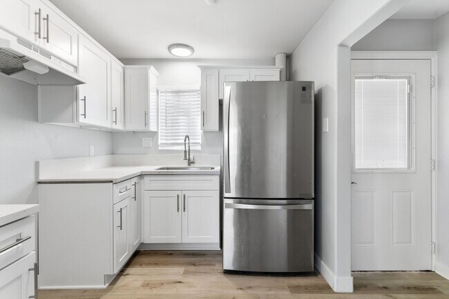 2884 La Salle Ave unit 4, Costa Mesa, CA 92626 - photo 3