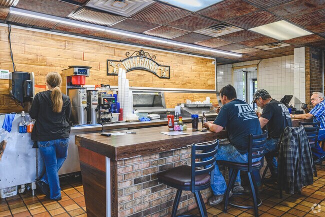 Hickory Pit Too serves Redstone residents amazing Southern BBQ.