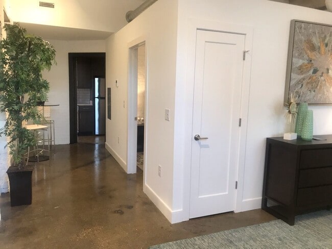 Landmark at Marshall Broad, Richmond, VA 23219 - photo 4