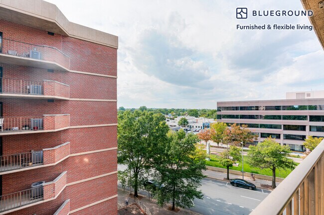 2500 Clarendon Blvd unit FL6-ID1128, Arlington, VA 22201 - photo 7