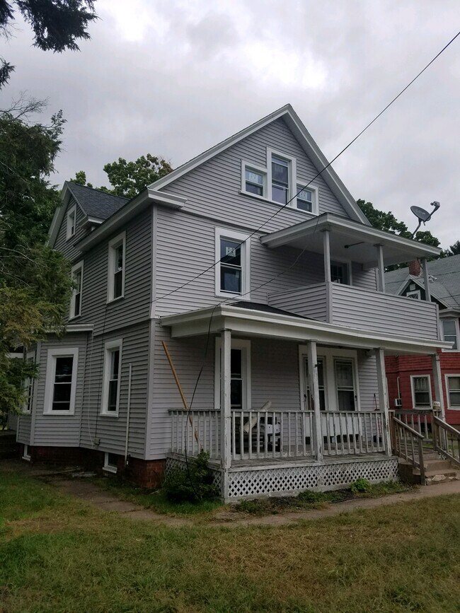 15 Hollister St, Manchester, CT 06042