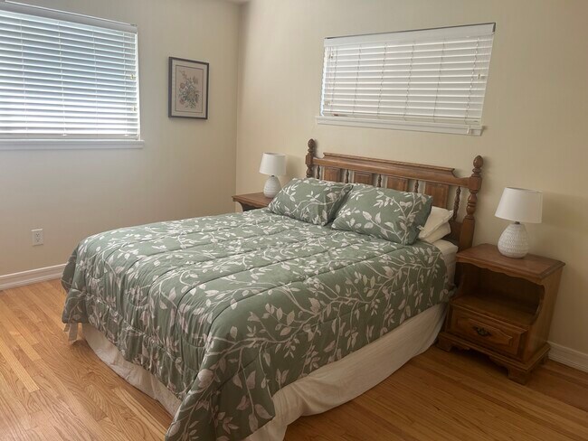 Master Bedroom - Queen Bed