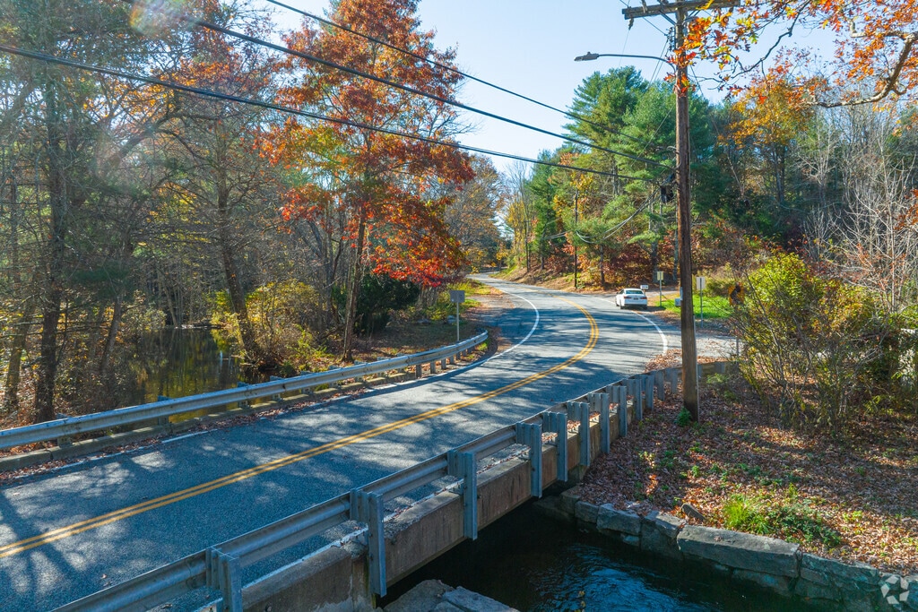 948 Main St, Hope Valley, RI 02832 MLS 1360945