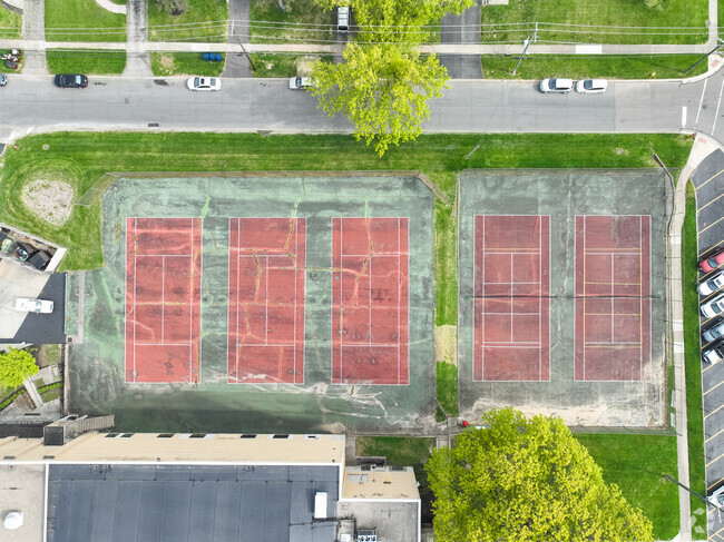 There are many tennis court here at the Deer Park Jr/Sr High School.