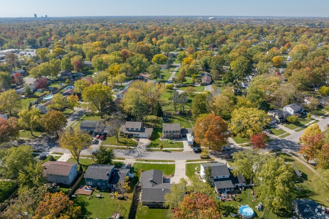 Greentree is located only about 15 minutes from Downtown Fort Wayne.