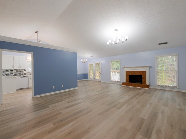 2218 Willow Crest Cir, Lawrenceville, GA 30044 - photo 4