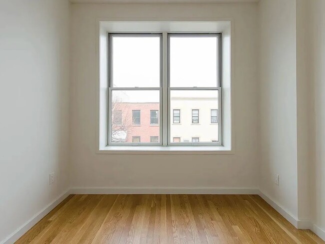 261 Eckford St, Brooklyn, NY 11222 - photo 5