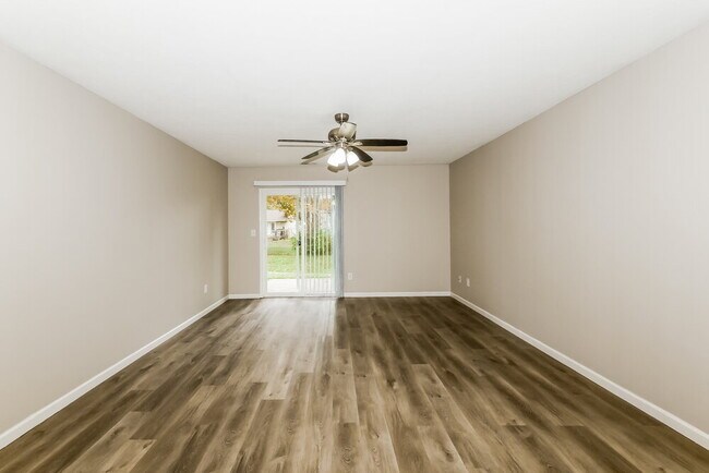 117 Hilltop Farms Blvd, Whiteland, IN 46184 - photo 5