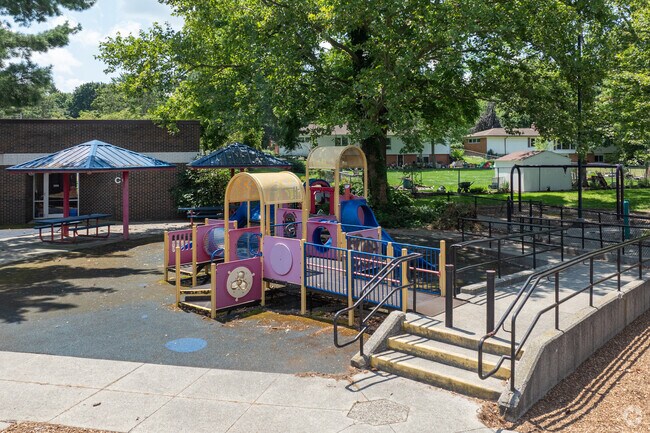 Ken-O-Sha Park Elementary School in Grand Rapids has a playground and basketball court.