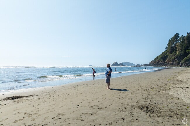 Arcata Heights-Northtown is minutes away from the Pacific beaches.