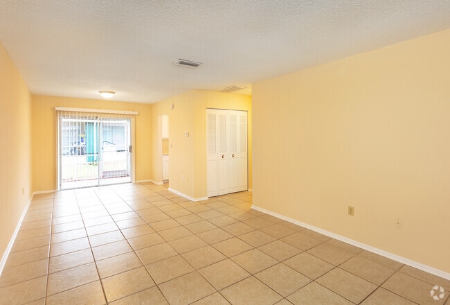 1BD/1BA - 722 SqFt - Living Space