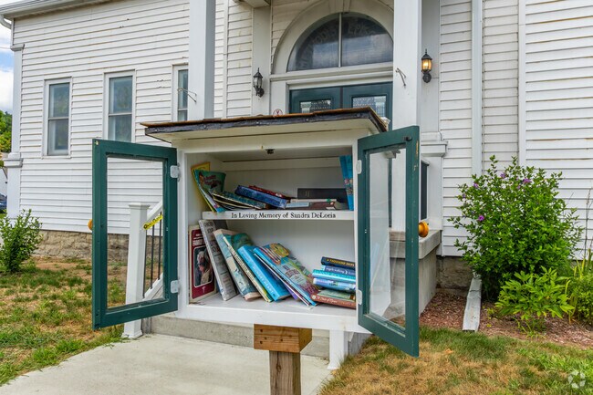The Methodist Episcopal Church reflects Warrensburg’s 19th‑century roots.