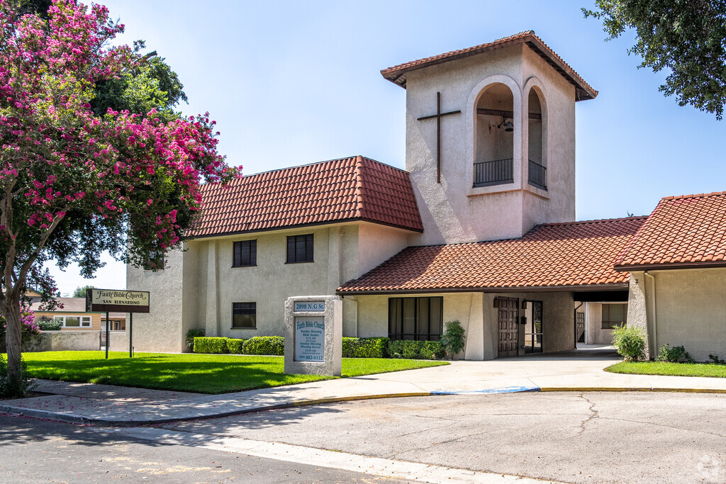 Dikaios Christian Academy offers a space where all people can learn and thrive.