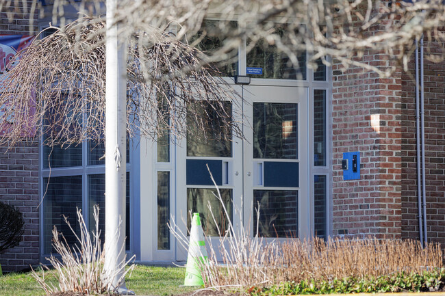 2% at North Cliff Elementary School in Englewood Cliffs, NJ are economically disadvantaged.