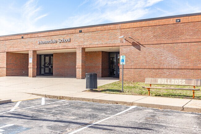 Lexington Middle School is an excellent choice in Slaughterville's neighboring town of Lexington