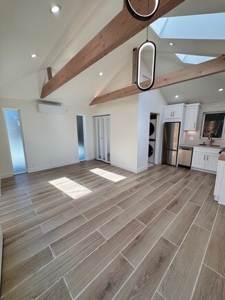 7364 W 83rd St, Los Angeles, CA 90045