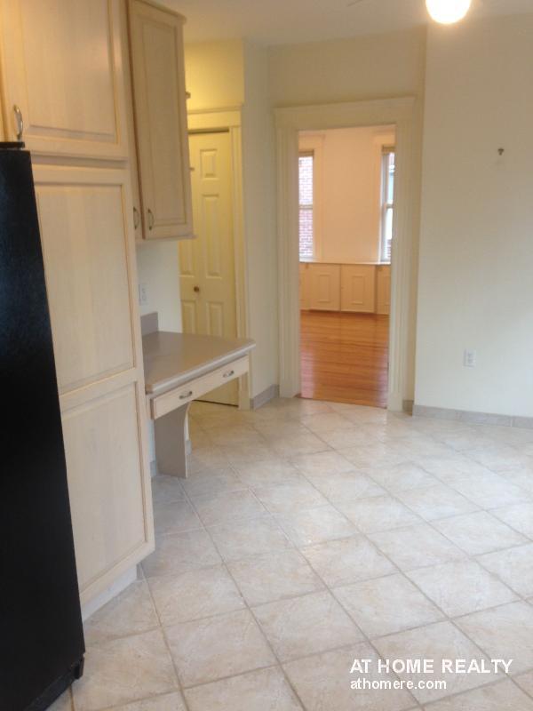 47 Algonquin Rd, Chestnut Hill, MA 02467