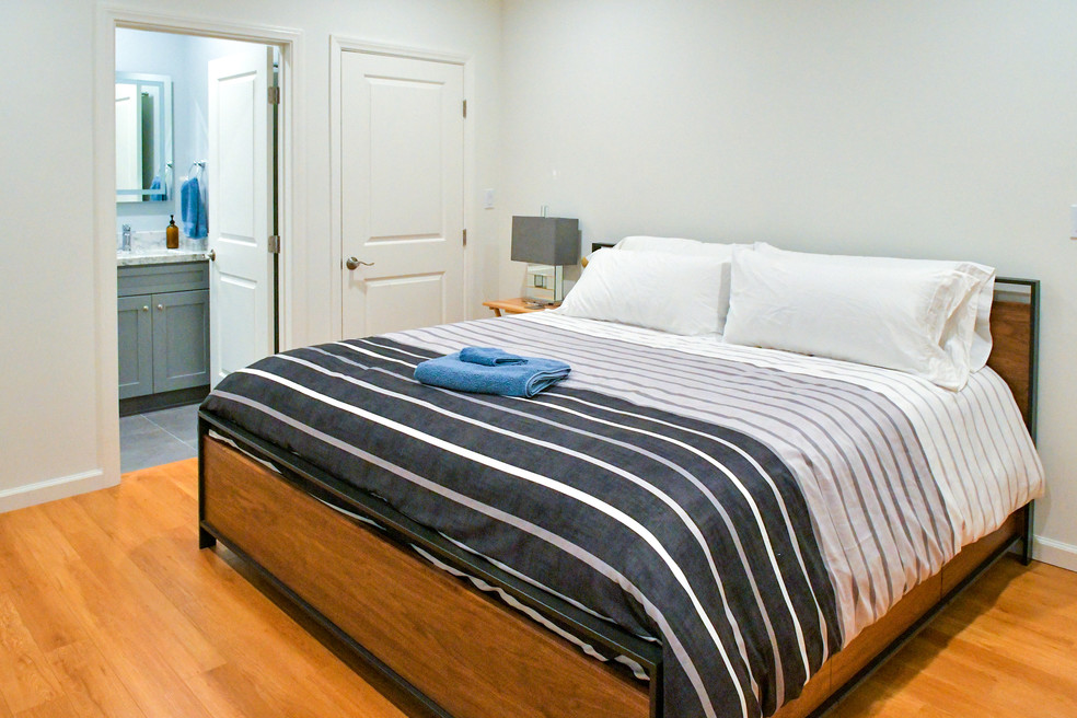 King size bed. Crate&Barrel/Simmons mattress