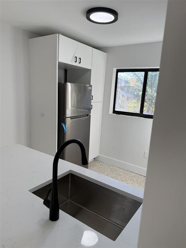 634 SW 2ND, Miami, FL 33130 - photo 5