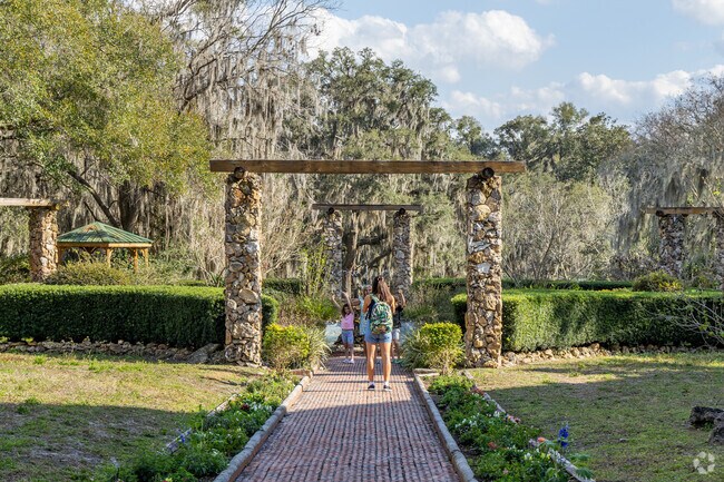 Historic gardens are a chance for a quick step into nature in Palatka.