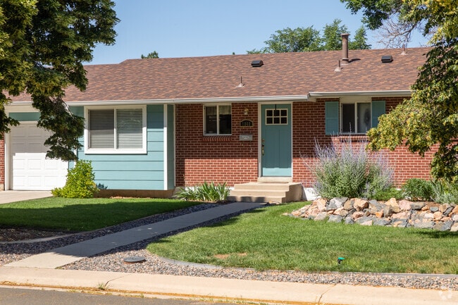 Colorful ranch home with amazing curb appeal in Chambers Heights.