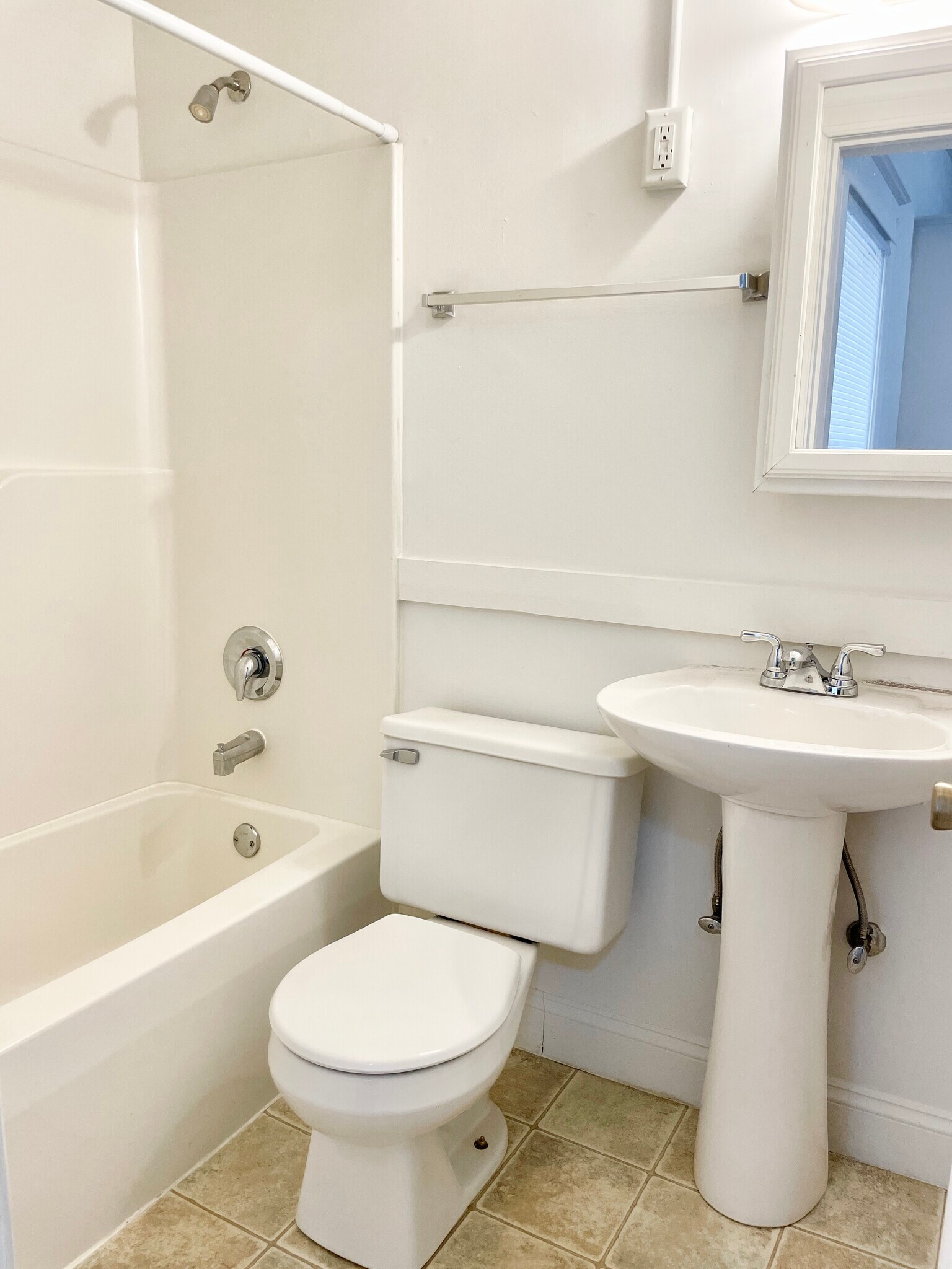 803 W Edwards St unit B, Springfield, IL 62704 - photo 1