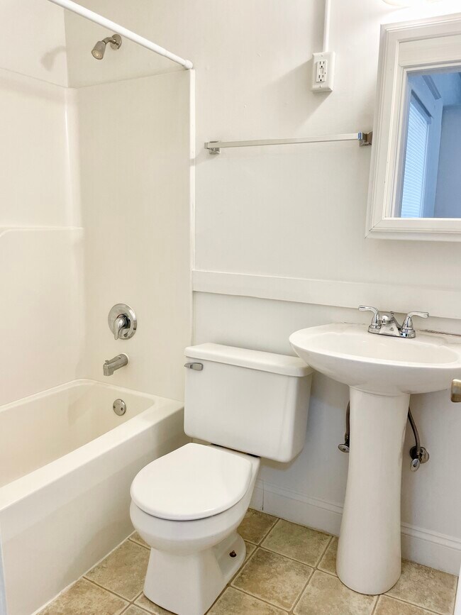 803 W Edwards St Unit B, Springfield, IL 62704