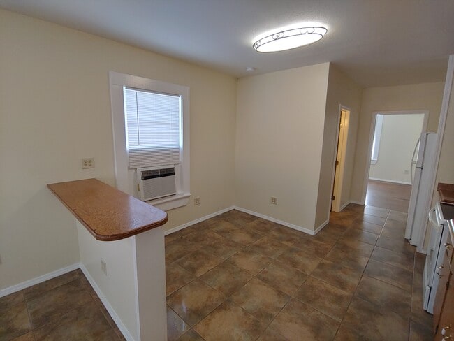 1319 31st St unit 2, Galveston, TX 77550 - photo 3