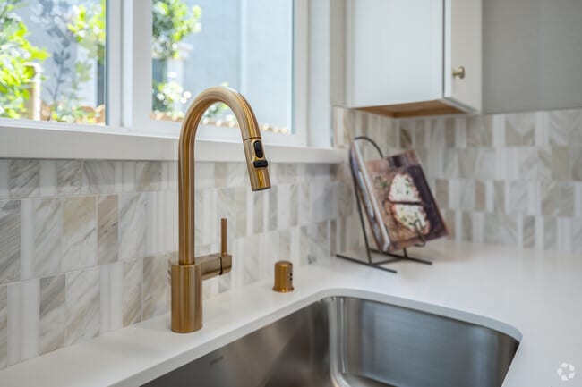 Kitchen Detail - 2102