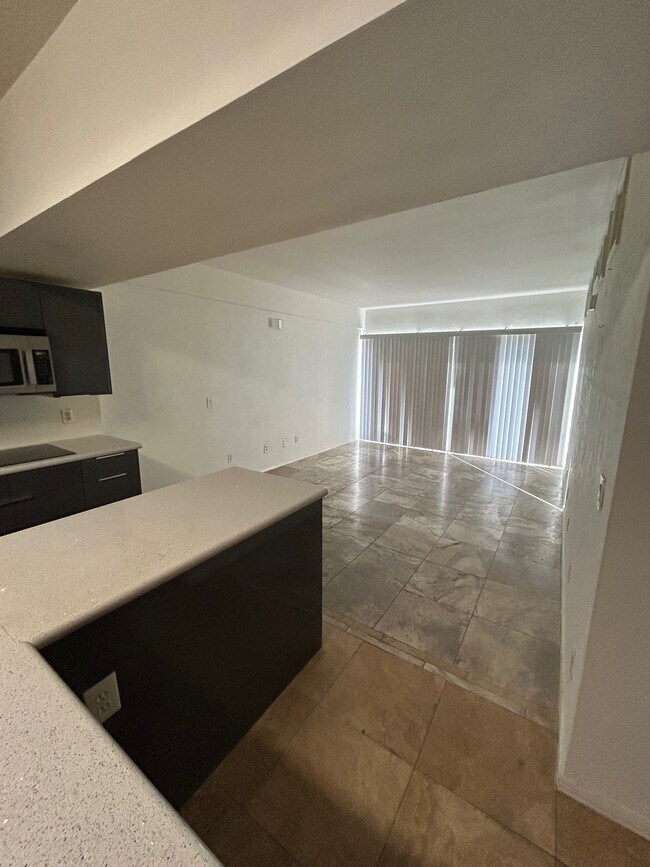 351 E Thomas Rd unit D104, Phoenix, AZ 85012 - photo 2