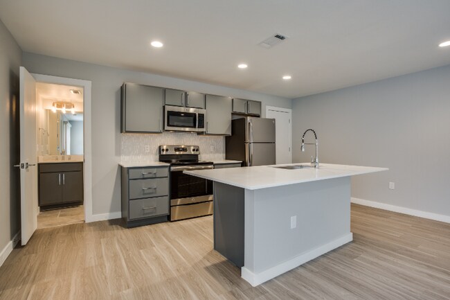 3328 Cedarplaza Ln unit 102, Dallas, TX 75235 - photo 4