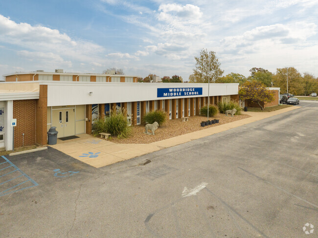 Woodridge Elementary School has a student to teacher ratio of 13 to 1 according to Niche.