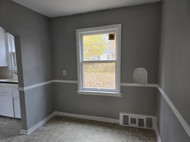 8239 Manor St, Detroit, MI 48204 - photo 3