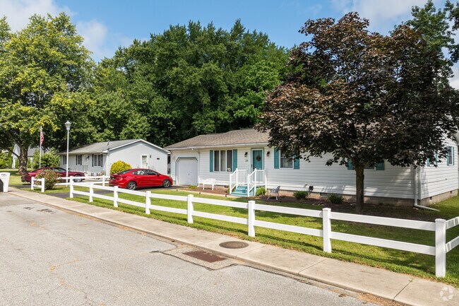 Ranch-style homes are the most common in Felton.
