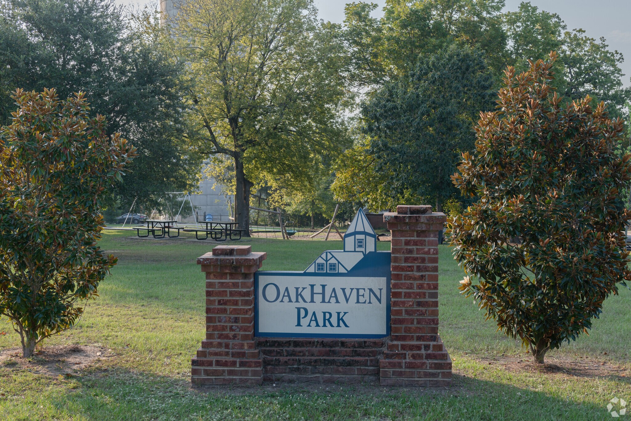 Oak Haven Park is a small urban park that has playground and exercise equipment in Vineville.