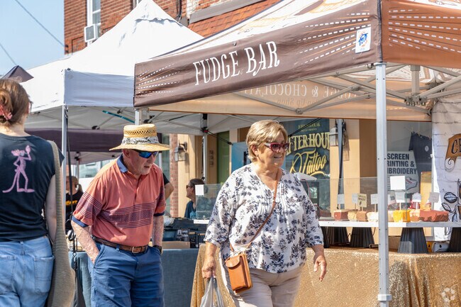 Enjoy date night at Mars Maker Market.