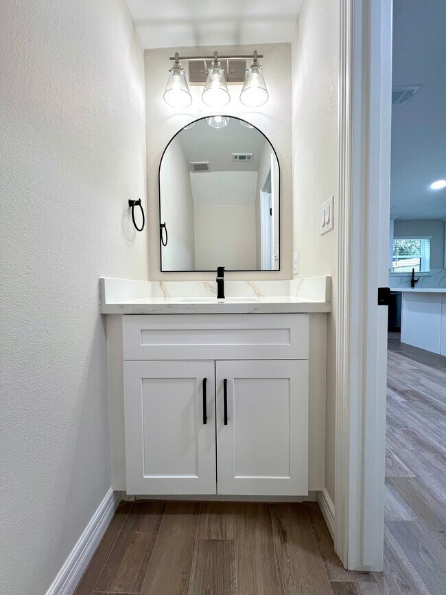 545 S 28th St unit B, Nederland, TX 77627 - photo 6