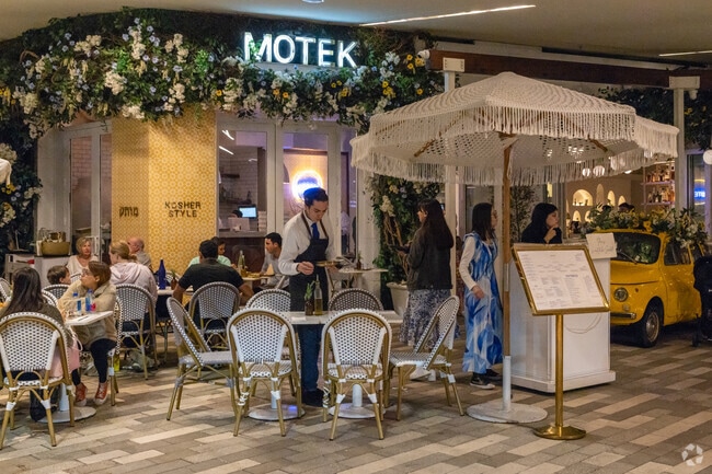 When it comes to dining service in Aventura you can always expect the best.